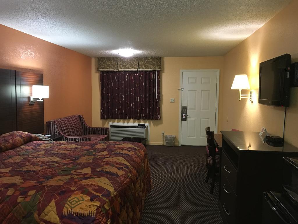 Redwood Inn - White Hall エクステリア 写真