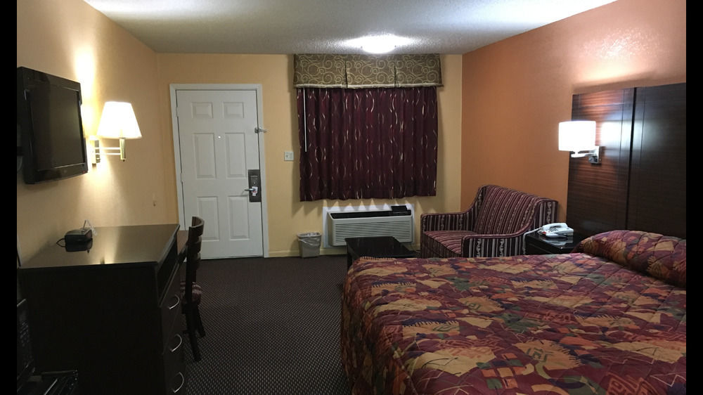Redwood Inn - White Hall エクステリア 写真
