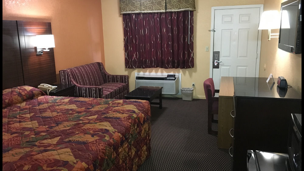 Redwood Inn - White Hall エクステリア 写真